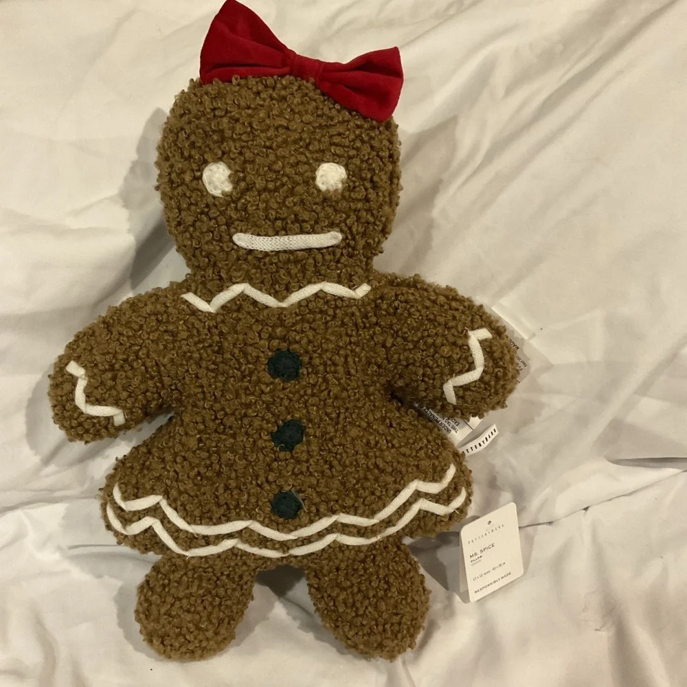 NEW Pottery Barn Ms. Spice Gingerbread Shaped Pillow Cozy Teddy Faux Fur 17 x 12
